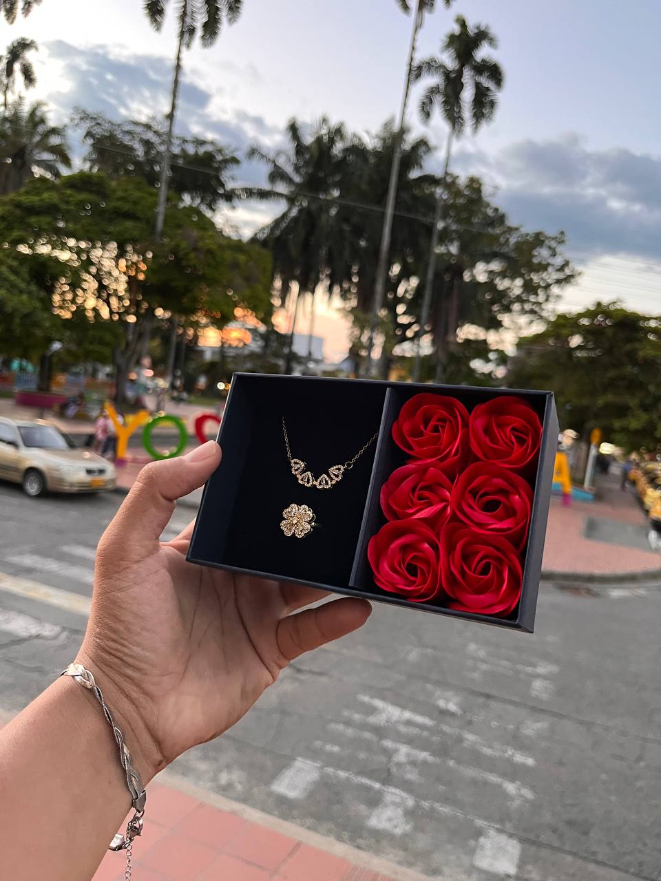 🍀 Set Trébol Giratorio + Caja de Rosas 🌹