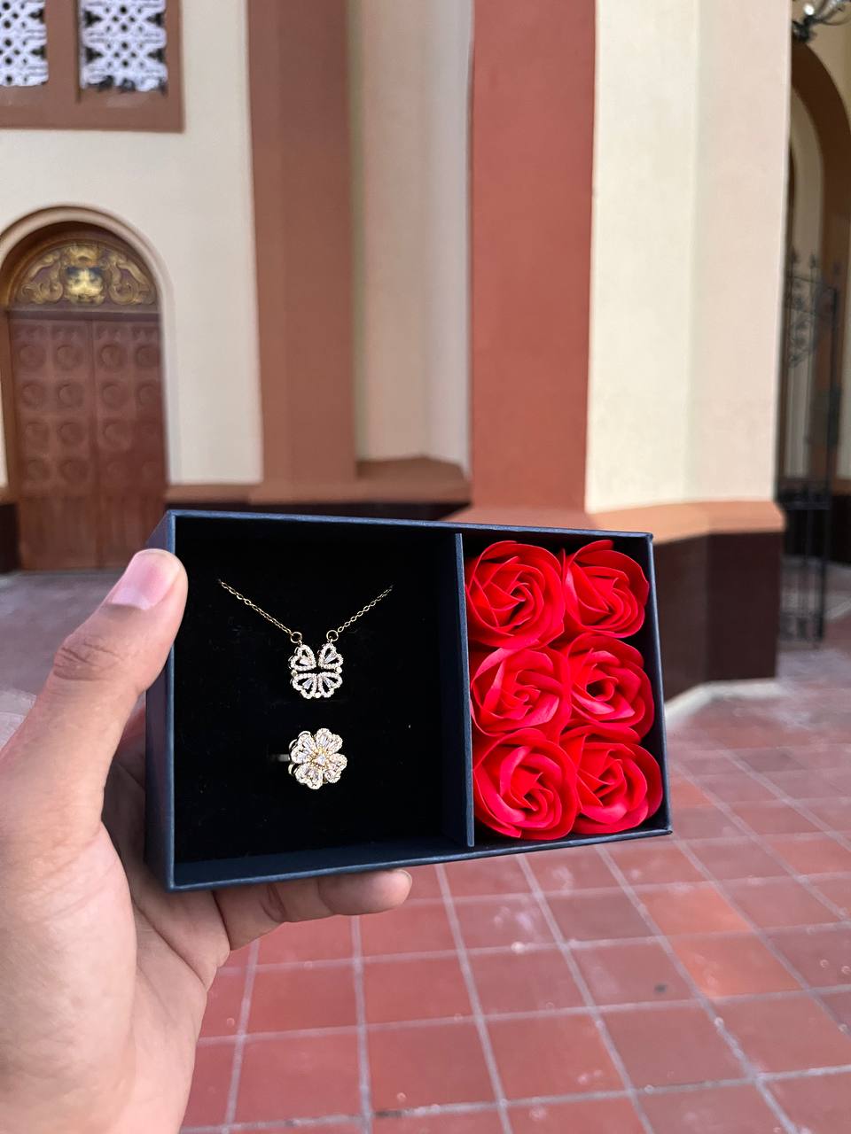 🍀 Set Trébol Giratorio + Caja de Rosas 🌹