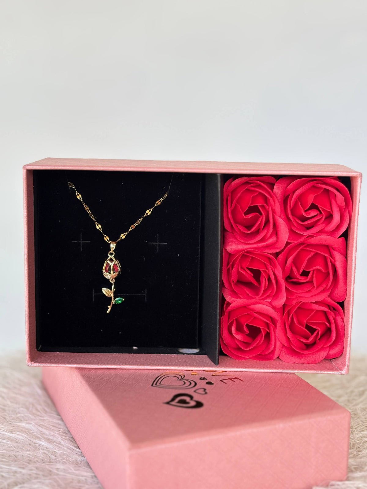 Collar Rosa Roja + Caja De Rosas 🌹✨