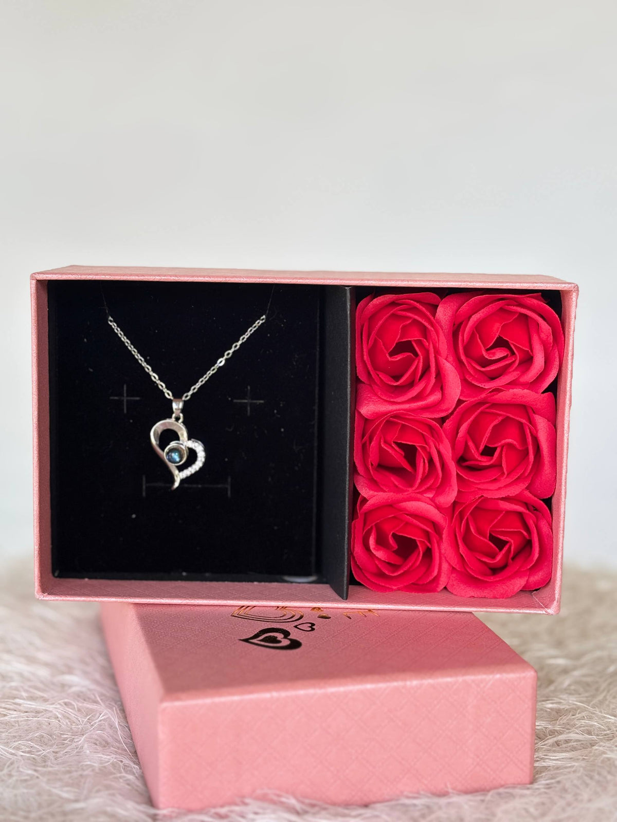 Collar te amo 100 idiomas + Caja rosas ❤️