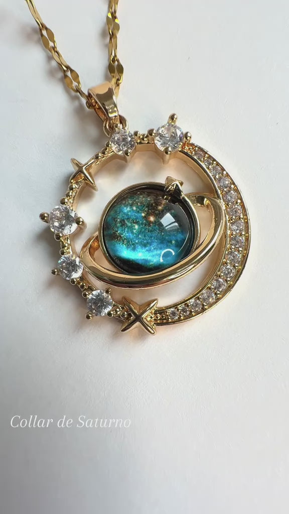 🪐🌙 Collar Planeta Saturno Luna + Caja de Regalo